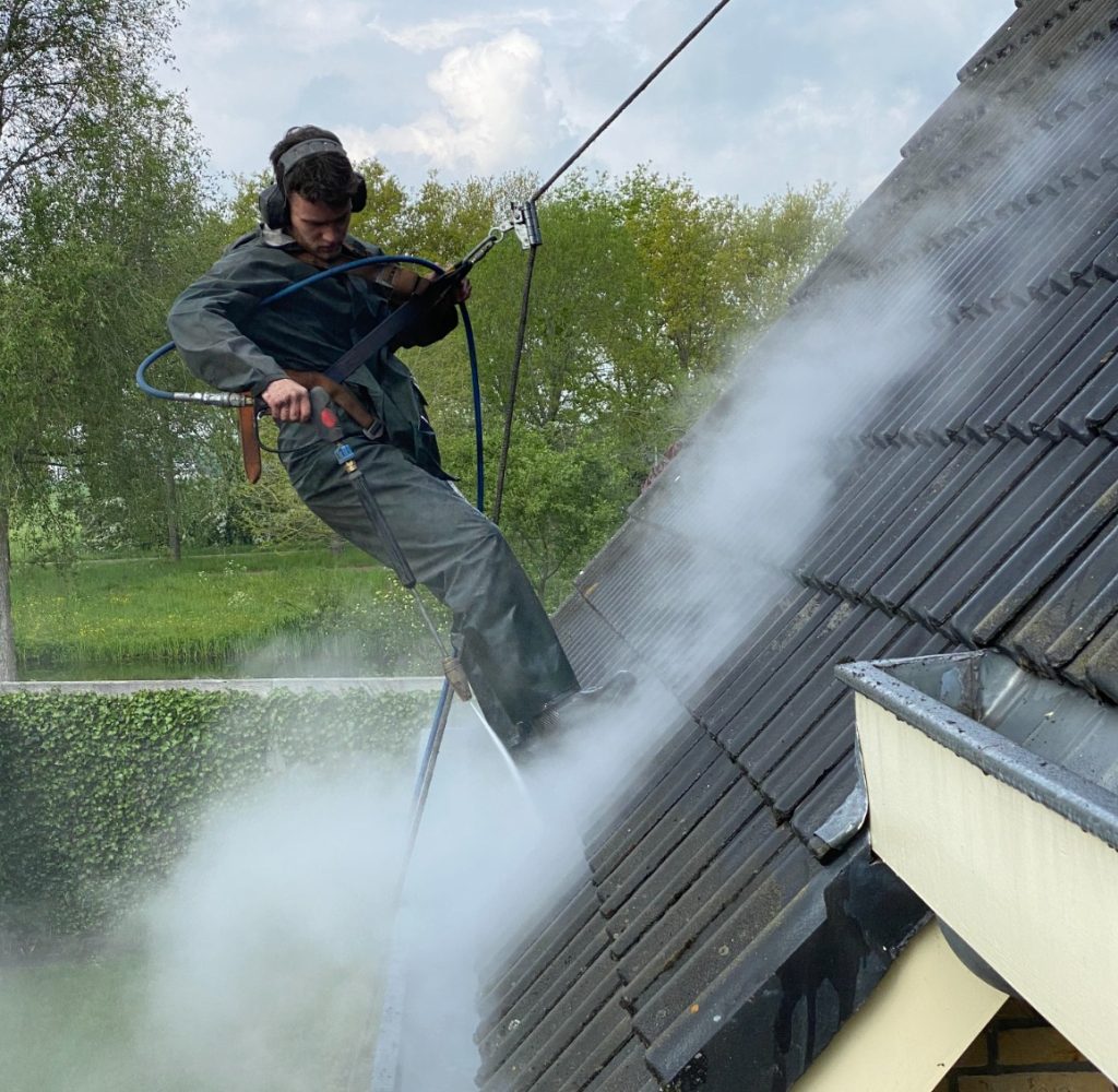 Dakreiniging - Dakdekker Hoogeveen